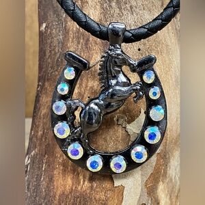 NWOT Beautiful Large Horse And Large Horseshoe Necklace